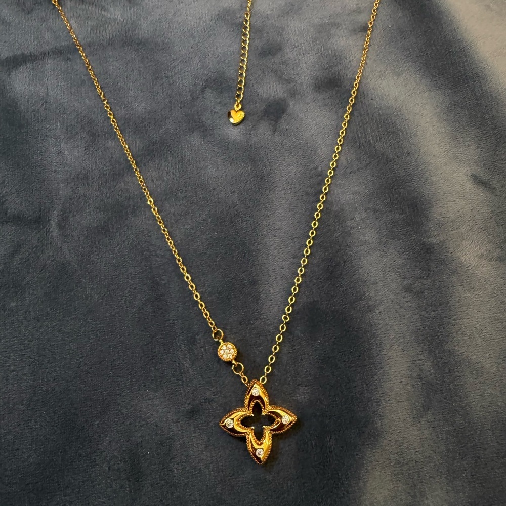 Hand made Elegant Gold plated Pendant Necklace